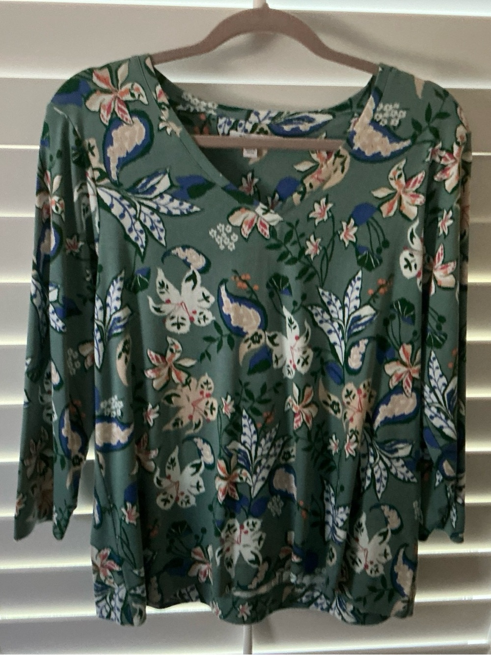 Chico's Green Floral V-Neck Long Sleeve Top